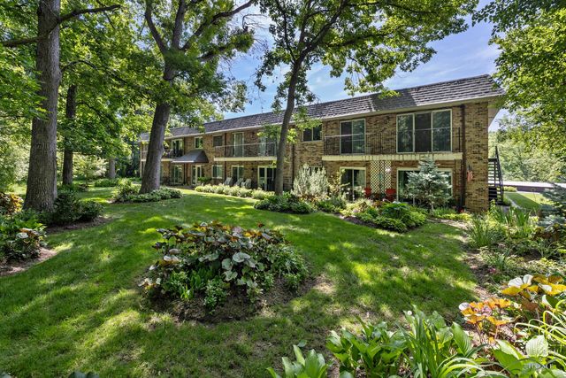 191 Hillcrest Terrace 2A, Bloomingdale, IL 60108