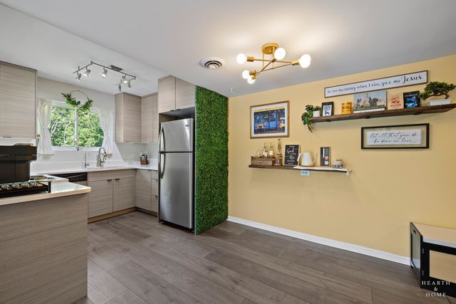 191 Hillcrest Terrace 2A, Bloomingdale, IL 60108