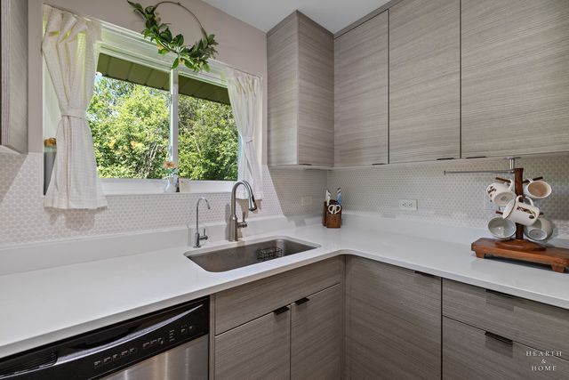 191 Hillcrest Terrace 2A, Bloomingdale, IL 60108