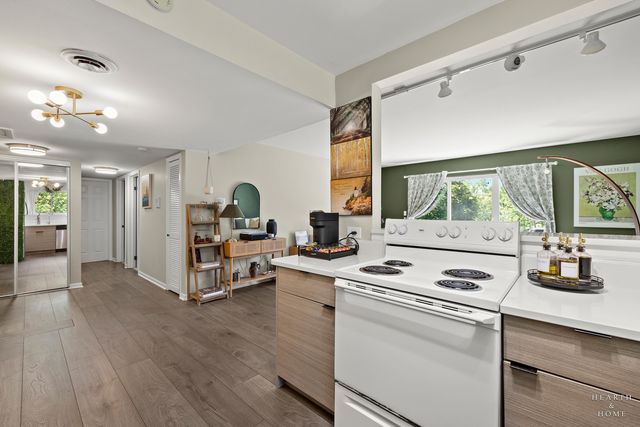 191 Hillcrest Terrace 2A, Bloomingdale, IL 60108