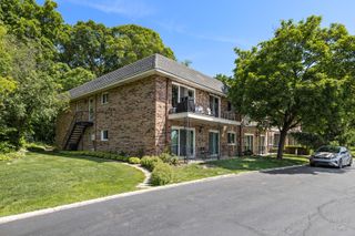 191 Hillcrest Terrace 2A, Bloomingdale, IL 60108