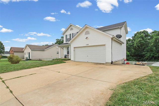 1708 Saint Charles Drive, Hillsboro, MO 63050
