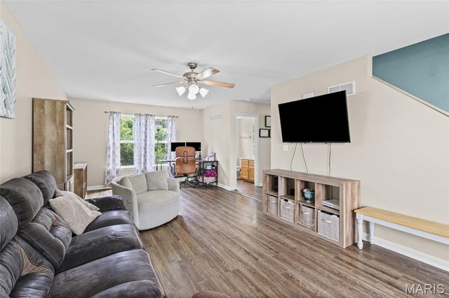 1708 Saint Charles Drive, Hillsboro, MO 63050