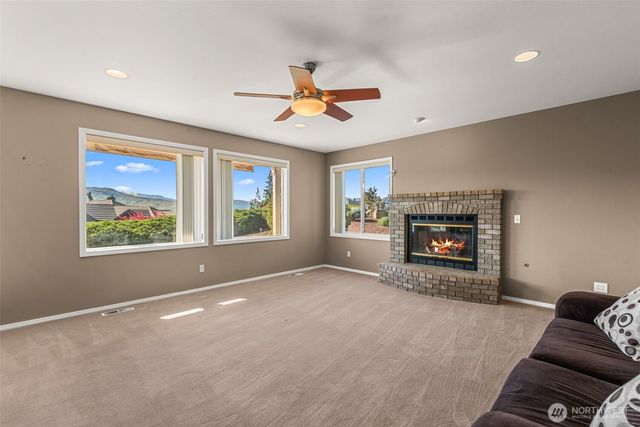 2205 N Devon Avenue, East Wenatchee, WA 98802