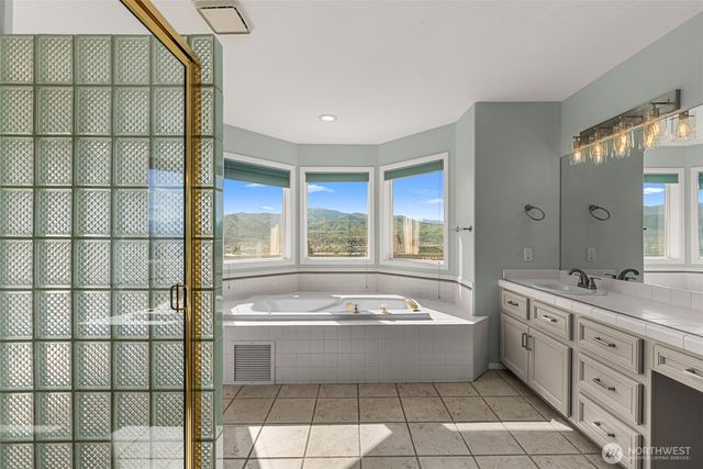 2205 N Devon Avenue, East Wenatchee, WA 98802