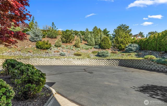 2205 N Devon Avenue, East Wenatchee, WA 98802