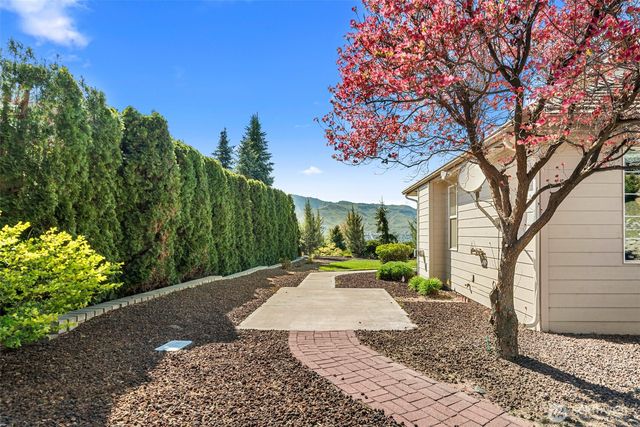 2205 N Devon Avenue, East Wenatchee, WA 98802