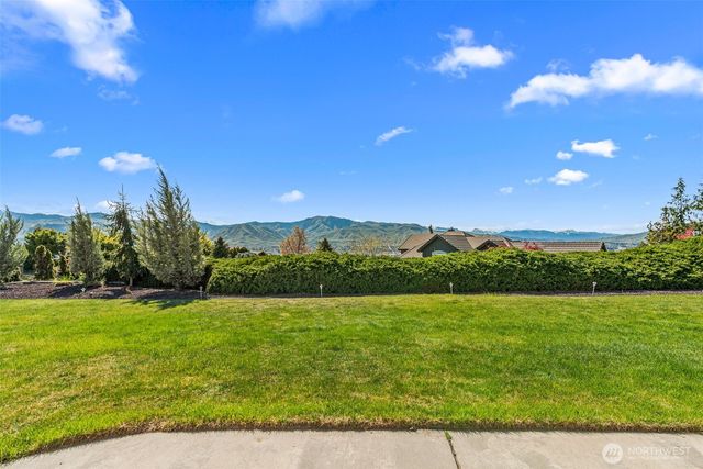 2205 N Devon Avenue, East Wenatchee, WA 98802