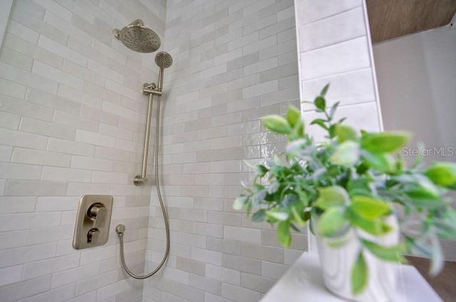 613 E RIDGEWOOD STREET 2, Orlando, FL 32803