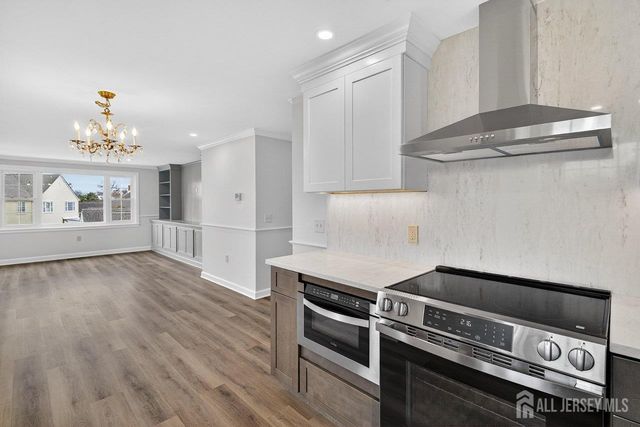 8 Sussex Way, Monroe, NJ 08831