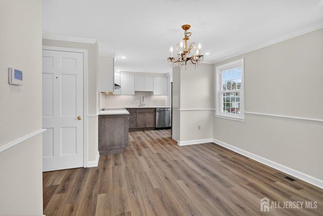 8 Sussex Way, Monroe, NJ 08831