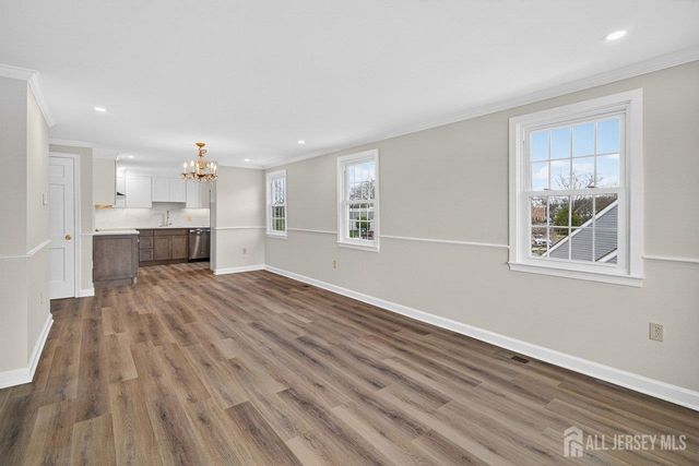 8 Sussex Way, Monroe, NJ 08831