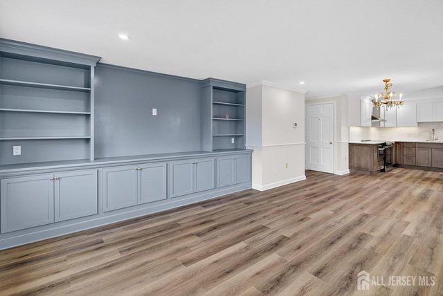 8 Sussex Way, Monroe, NJ 08831