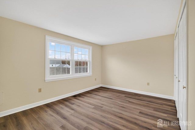 8 Sussex Way, Monroe, NJ 08831