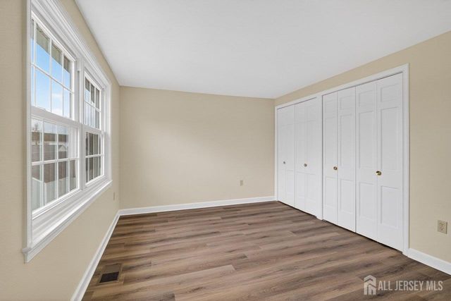 8 Sussex Way, Monroe, NJ 08831