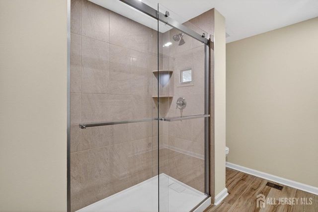 8 Sussex Way, Monroe, NJ 08831