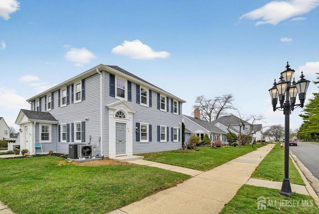 8 Sussex Way, Monroe, NJ 08831