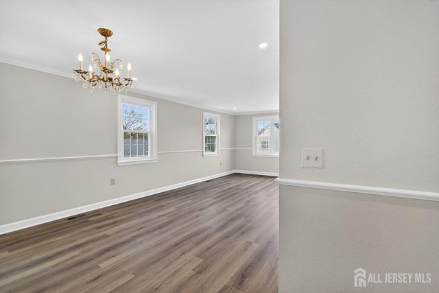 8 Sussex Way, Monroe, NJ 08831