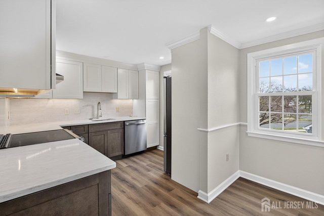 8 Sussex Way, Monroe, NJ 08831