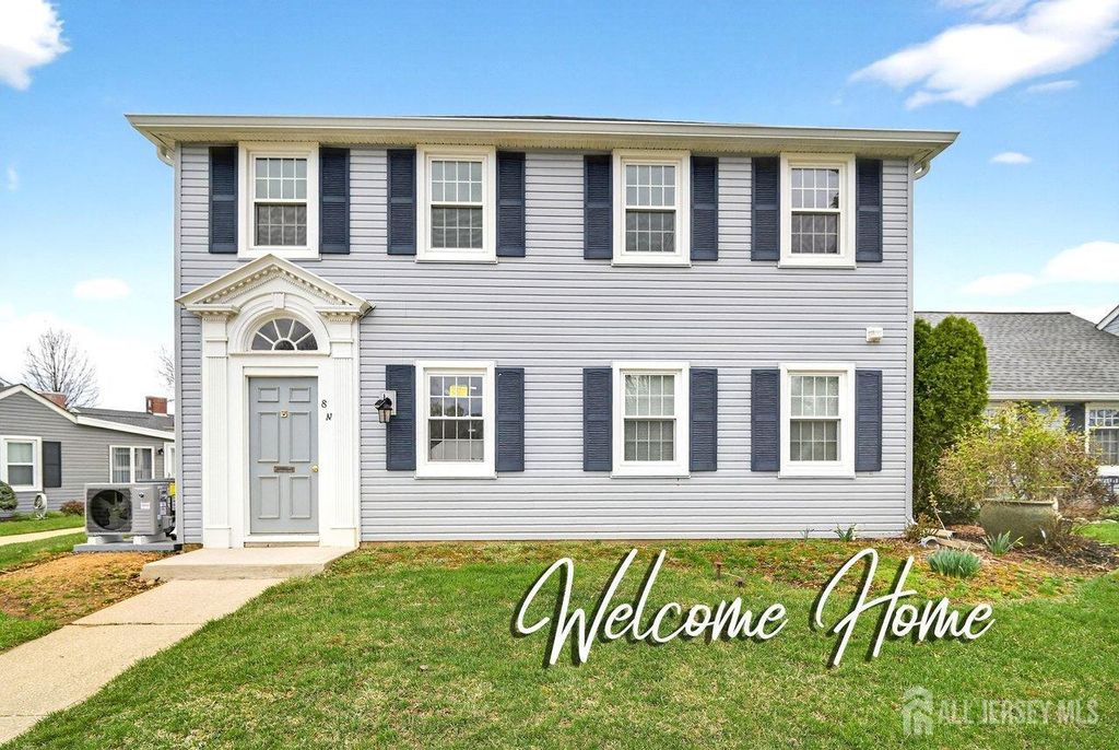 8 Sussex Way, Monroe, NJ 08831