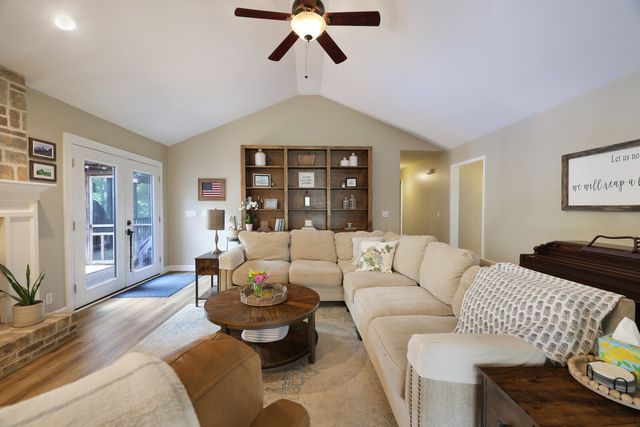 112 Deerfield Dr, Columbia, TN 38401