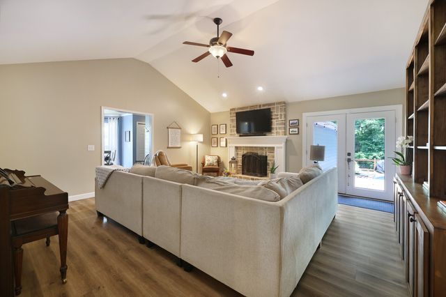 112 Deerfield Dr, Columbia, TN 38401