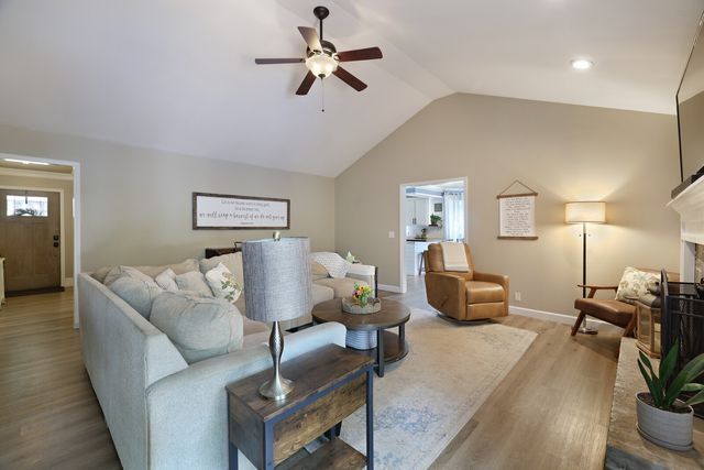 112 Deerfield Dr, Columbia, TN 38401