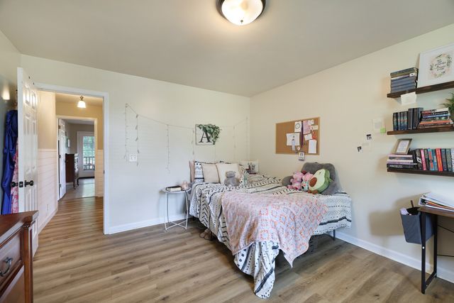 112 Deerfield Dr, Columbia, TN 38401