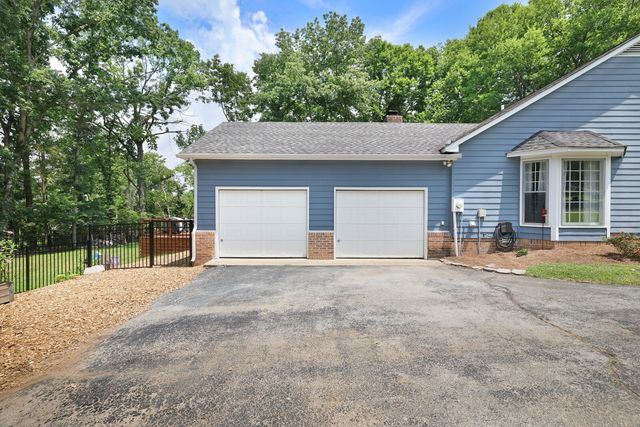 112 Deerfield Dr, Columbia, TN 38401