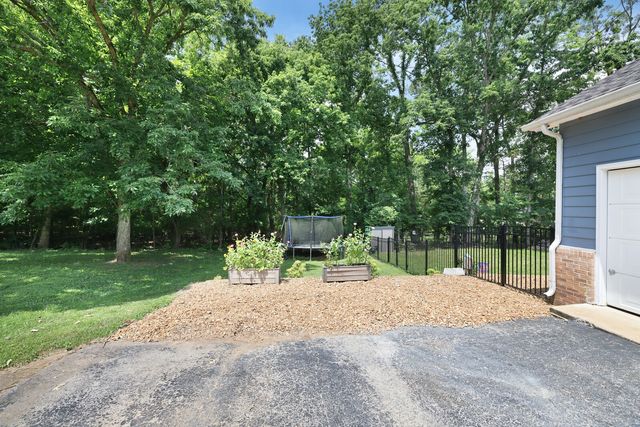 112 Deerfield Dr, Columbia, TN 38401