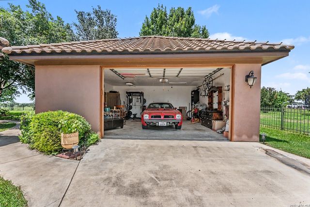 1379 COUNTY ROAD 4516, Castroville, TX 78009