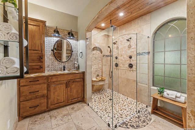 1379 COUNTY ROAD 4516, Castroville, TX 78009