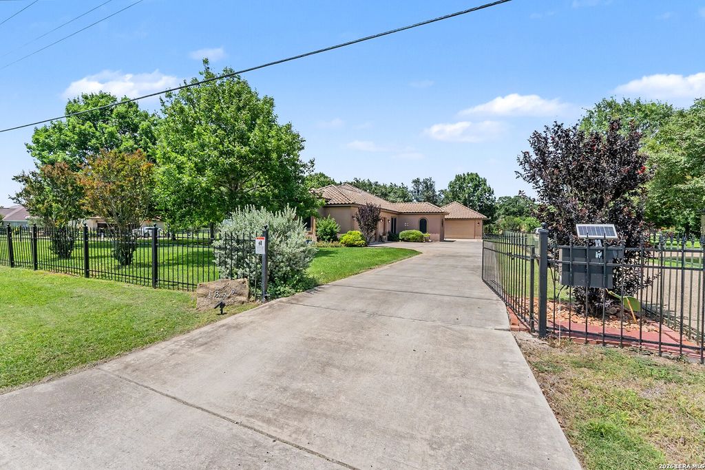 1379 COUNTY ROAD 4516, Castroville, TX 78009