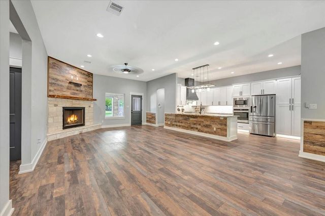 7214 Avenue L, Santa Fe, TX 77510