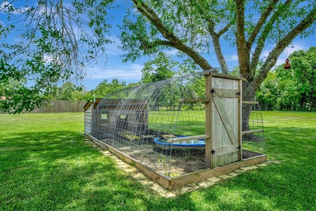 7214 Avenue L, Santa Fe, TX 77510