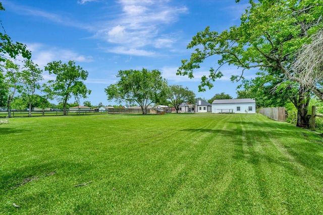 7214 Avenue L, Santa Fe, TX 77510