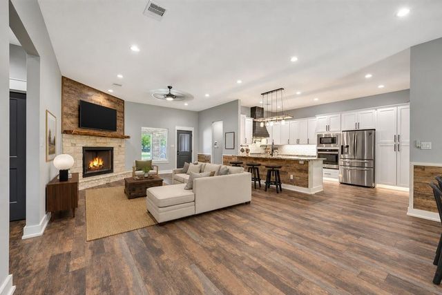 7214 Avenue L, Santa Fe, TX 77510
