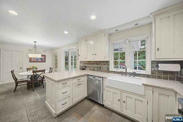 22 Birchwood Place, Tenafly, NJ 07670