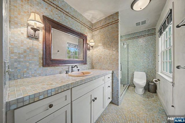 22 Birchwood Place, Tenafly, NJ 07670