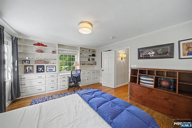 22 Birchwood Place, Tenafly, NJ 07670