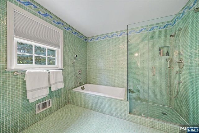 22 Birchwood Place, Tenafly, NJ 07670