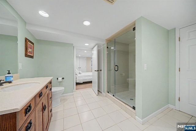 22 Birchwood Place, Tenafly, NJ 07670