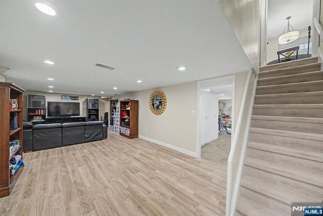 22 Birchwood Place, Tenafly, NJ 07670