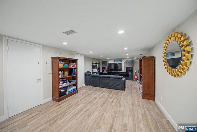 22 Birchwood Place, Tenafly, NJ 07670
