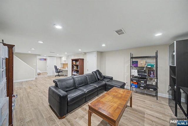 22 Birchwood Place, Tenafly, NJ 07670