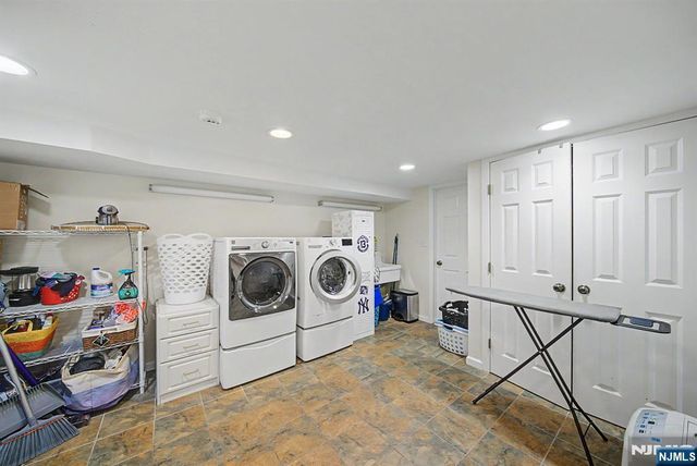 22 Birchwood Place, Tenafly, NJ 07670