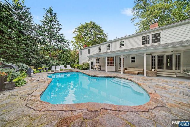 22 Birchwood Place, Tenafly, NJ 07670