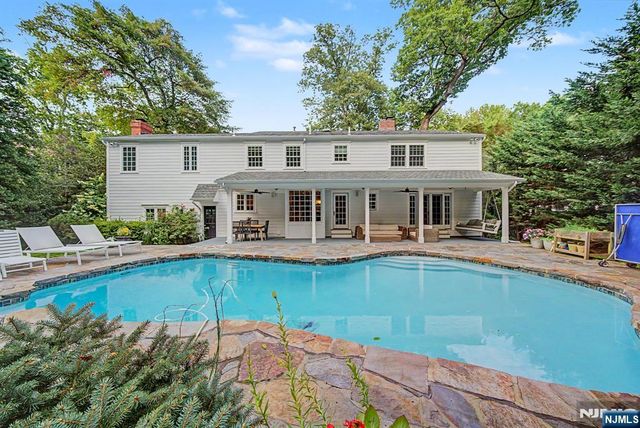 22 Birchwood Place, Tenafly, NJ 07670