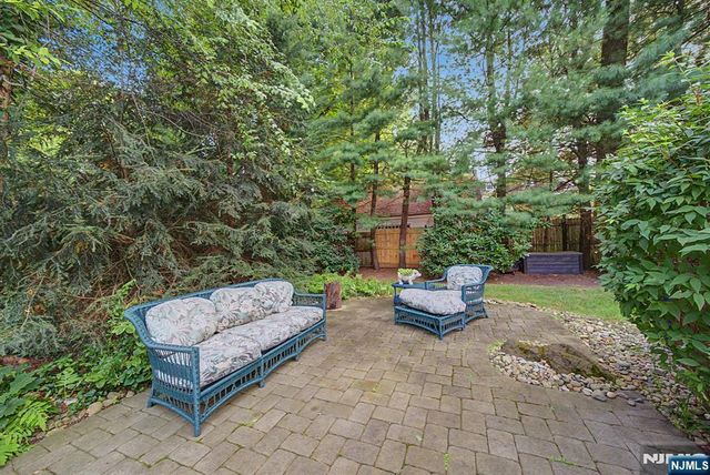 22 Birchwood Place, Tenafly, NJ 07670