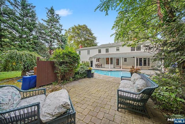 22 Birchwood Place, Tenafly, NJ 07670
